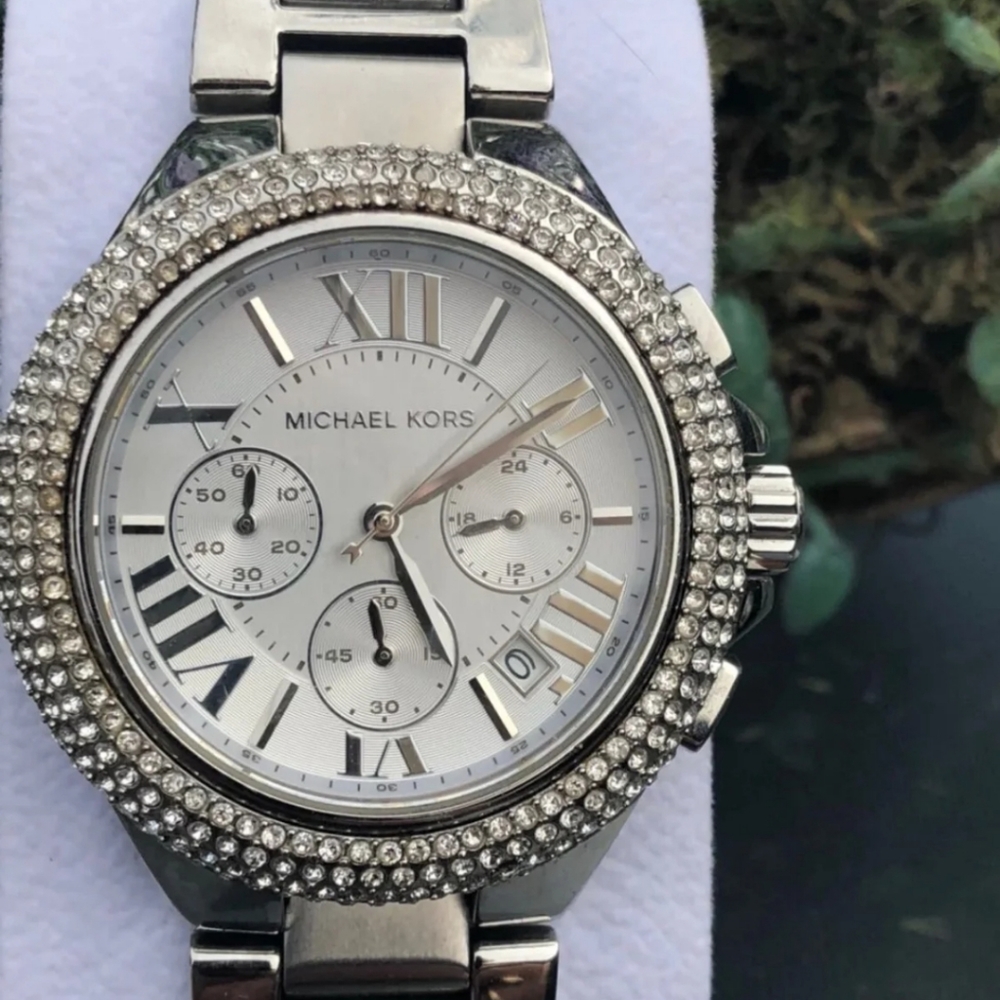 Michaell Kors white gold watch
